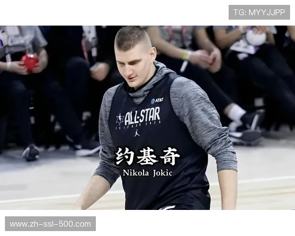 约基奇场边指导年轻球员,传承经验 约基奇场边指导年轻球员,传承经验